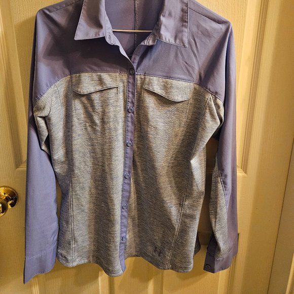 Under Armour Button Up- size small - Picture 6 of 6